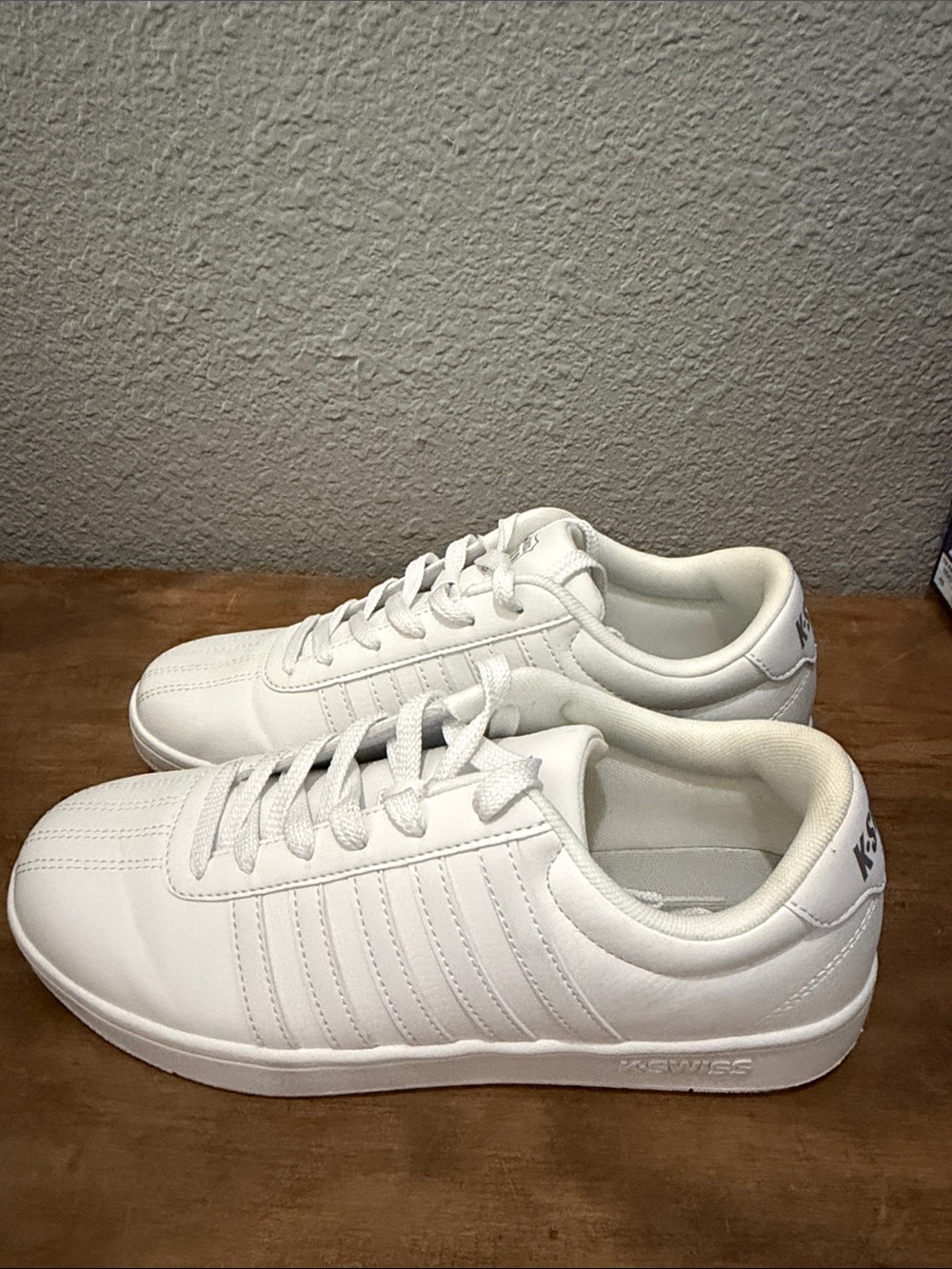 K-Swiss Women’s White Low-Top Sneakers size 9